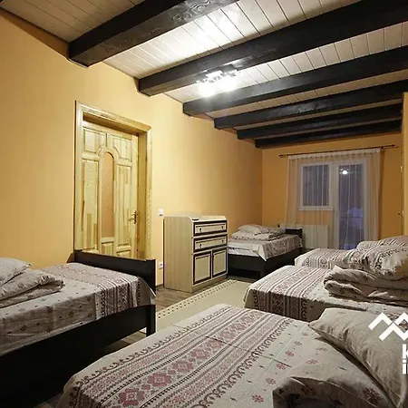 гiрська роса ゲストハウス 3*